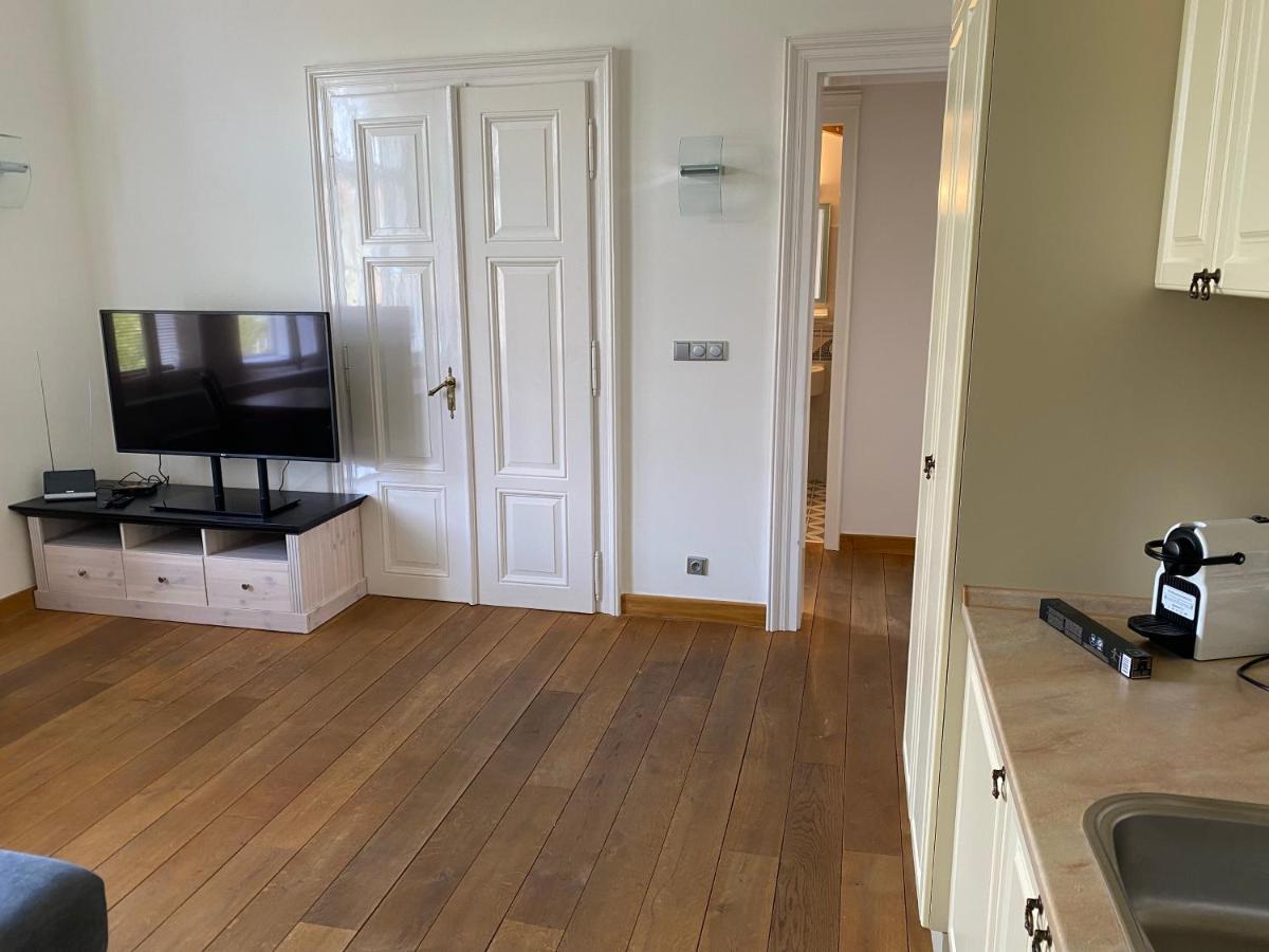 Charles Bridge Apartment Praha Bagian luar foto