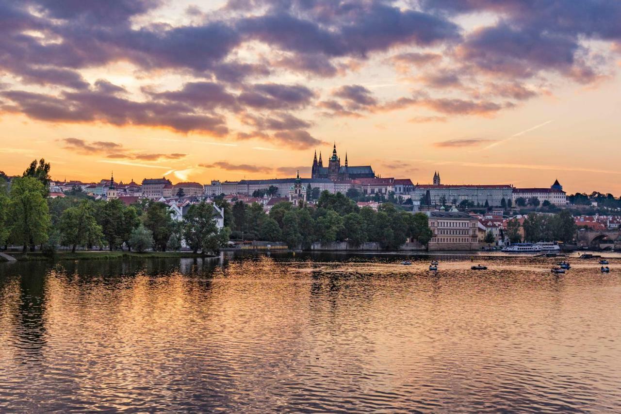 Charles Bridge Apartment Praha Bagian luar foto