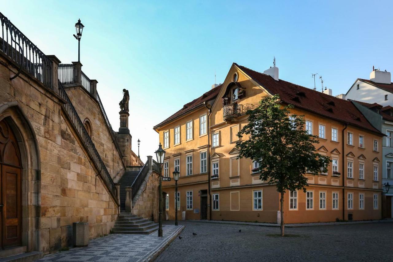 Charles Bridge Apartment Praha Bagian luar foto